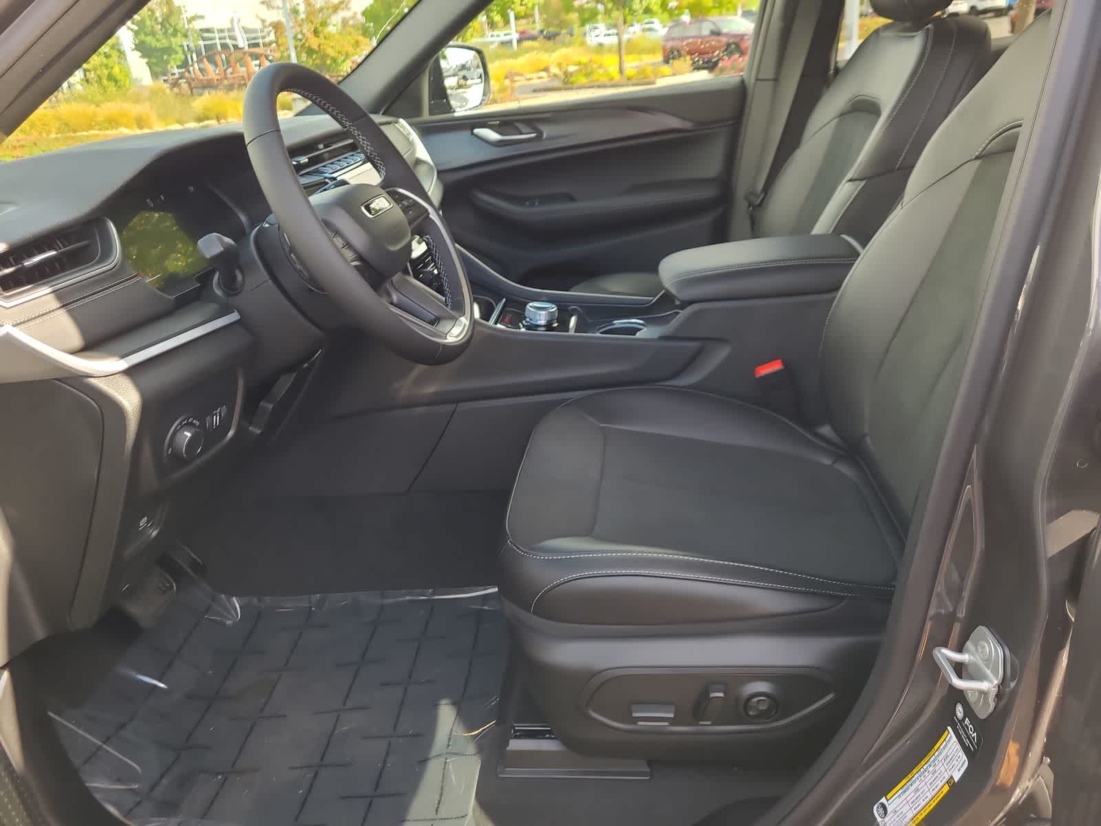 Thumbnail: 2025 Jeep Grand Cherokee - 19