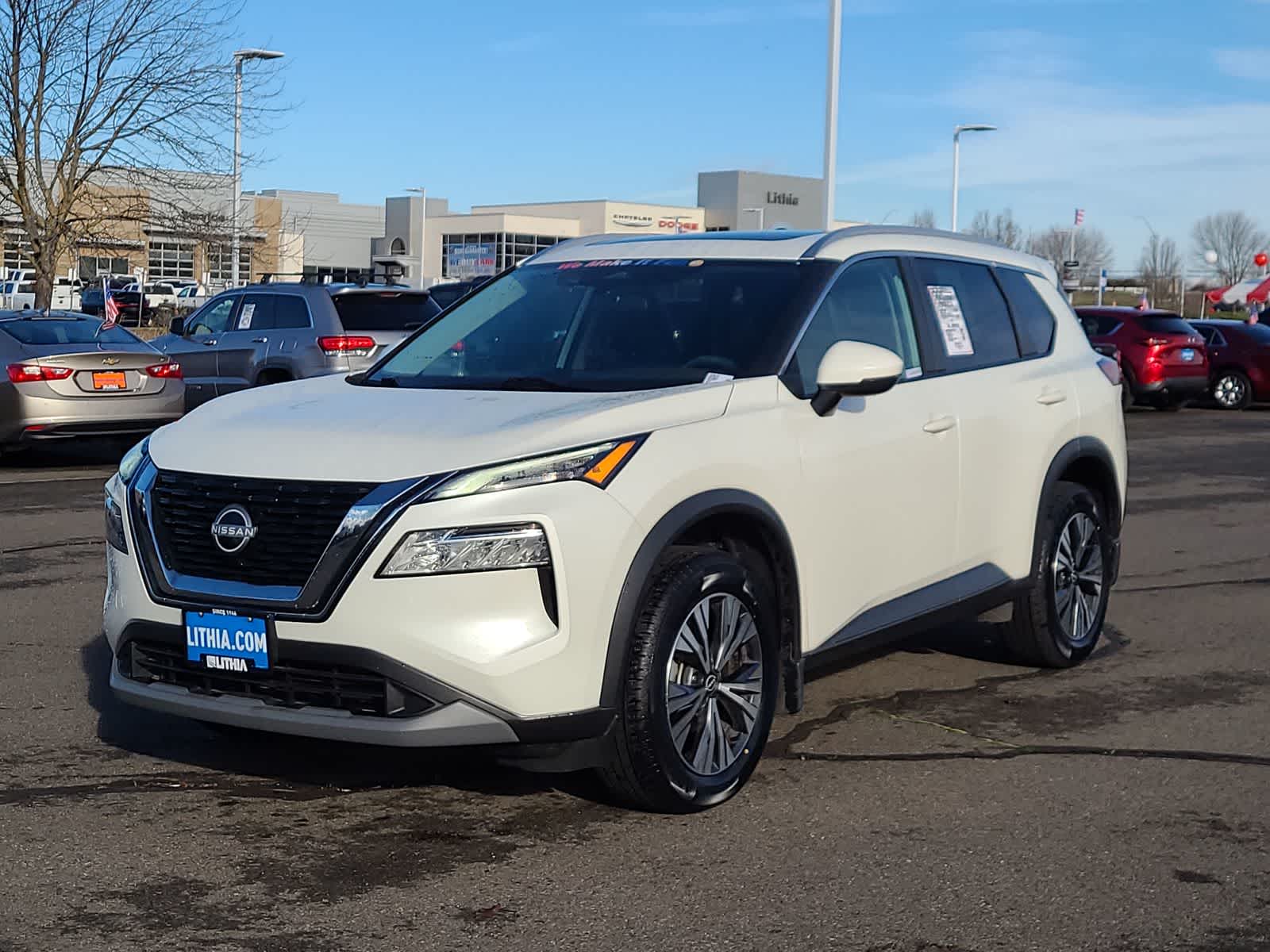 2022 Nissan Rogue SV's photo