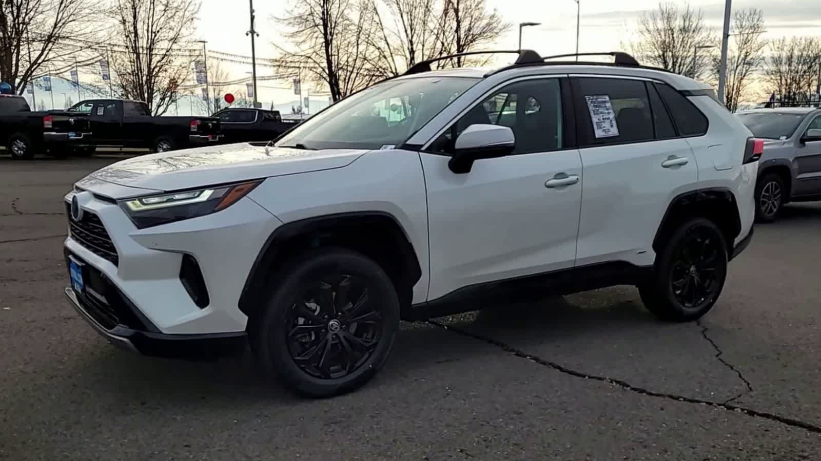 Thumbnail: 2022 Toyota RAV4 - 4