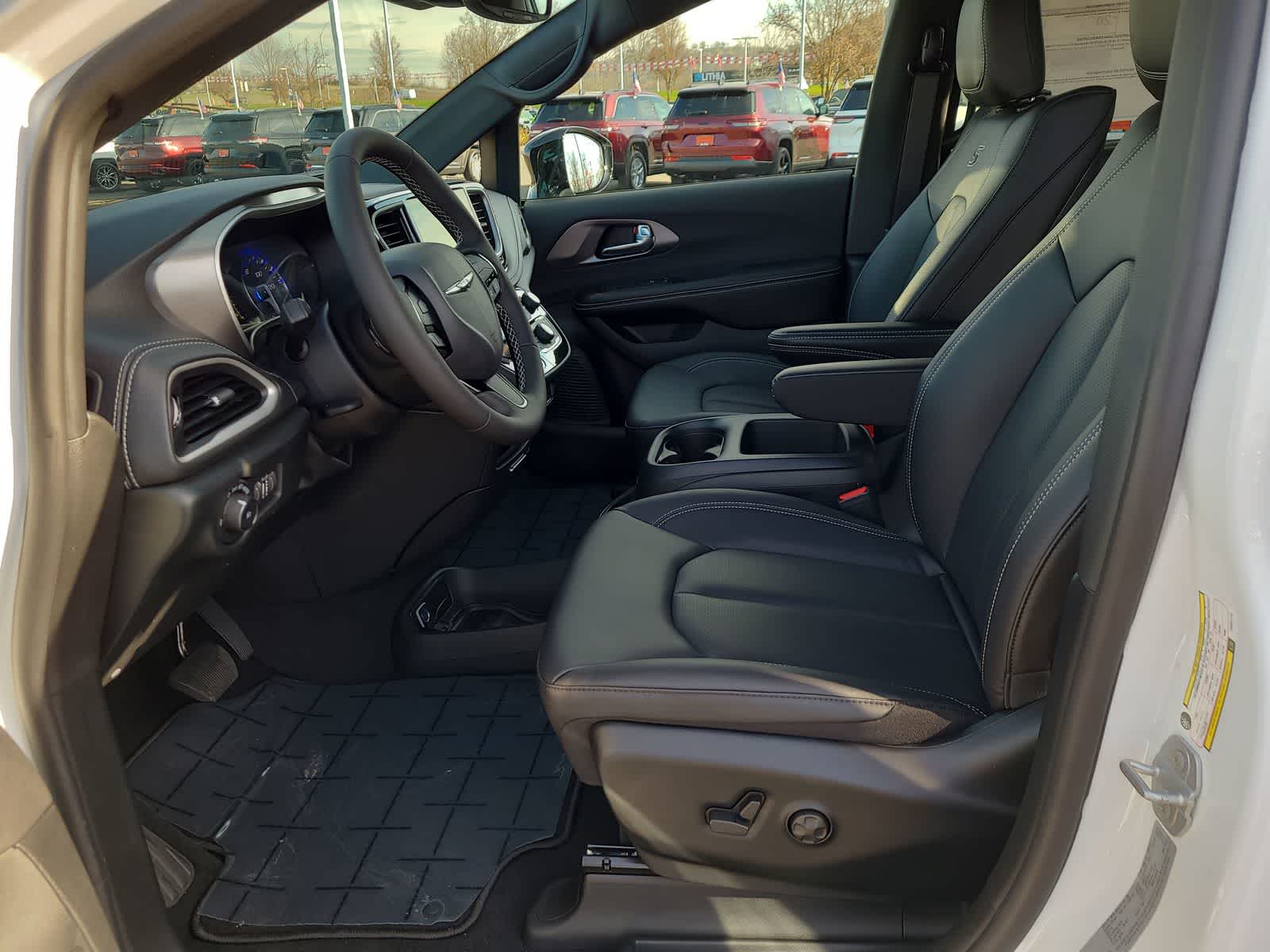 Thumbnail: 2026 Chrysler Pacifica - 19