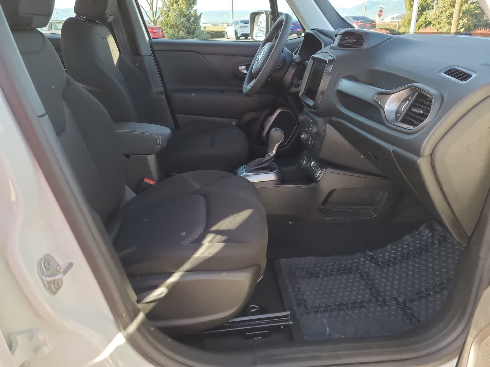 Thumbnail: 2022 Jeep Renegade - 22