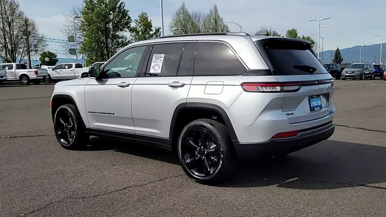 Thumbnail: 2026 Jeep Grand Cherokee - 6
