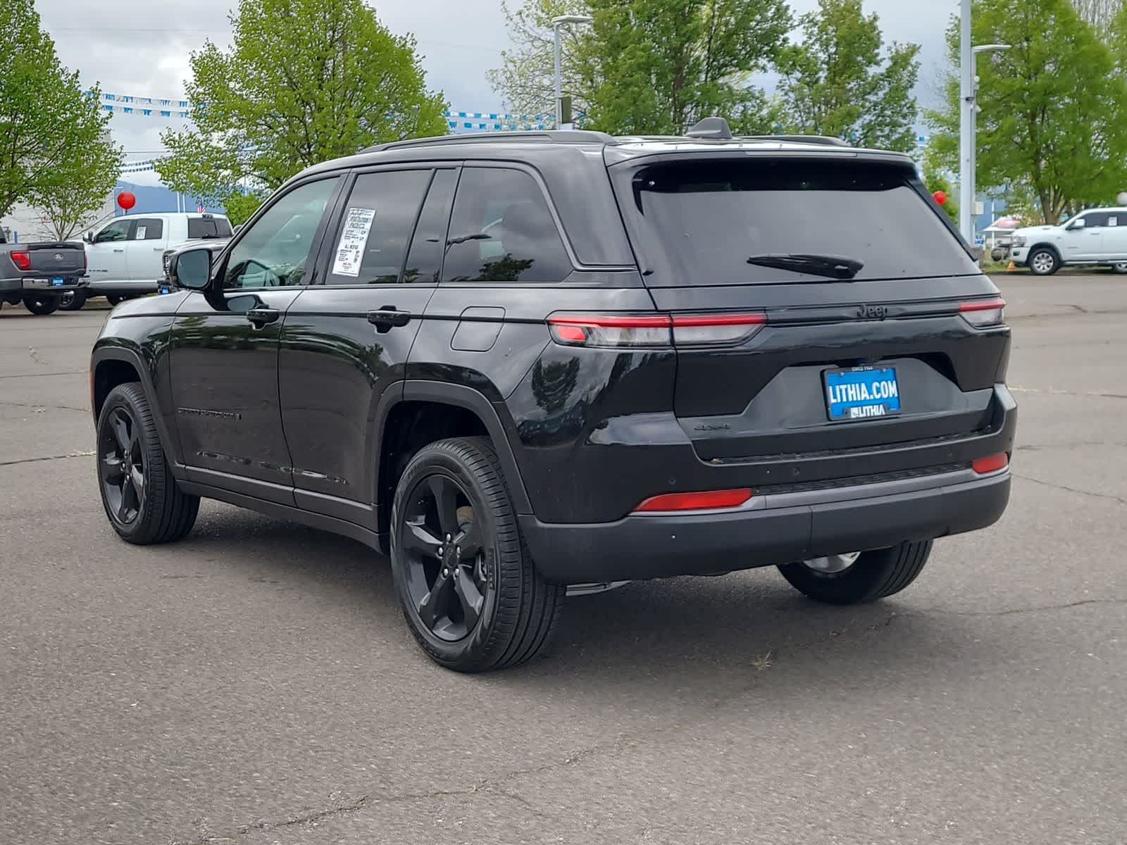 Thumbnail: 2026 Jeep Grand Cherokee - 12