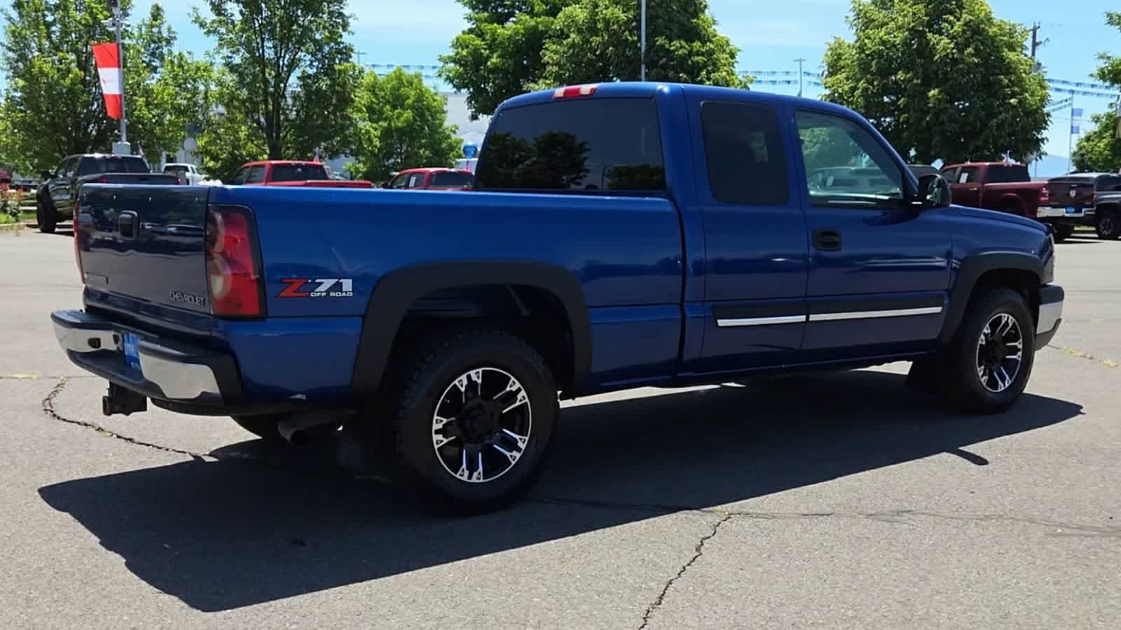 Thumbnail: 2004 Chevrolet Silverado 1500 - 8