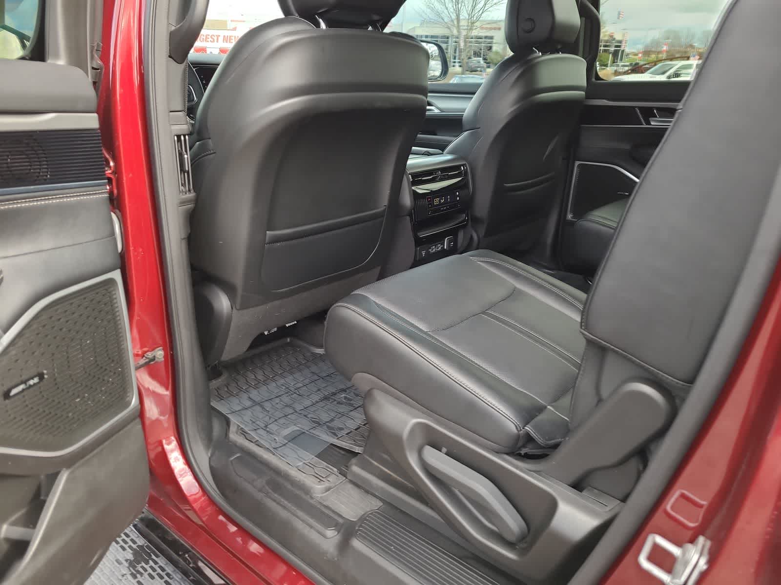 Thumbnail: 2024 Jeep Wagoneer - 20