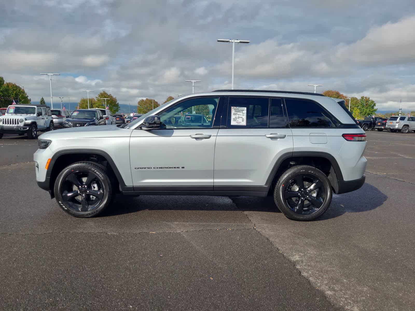 Thumbnail: 2025 Jeep Grand Cherokee - 11