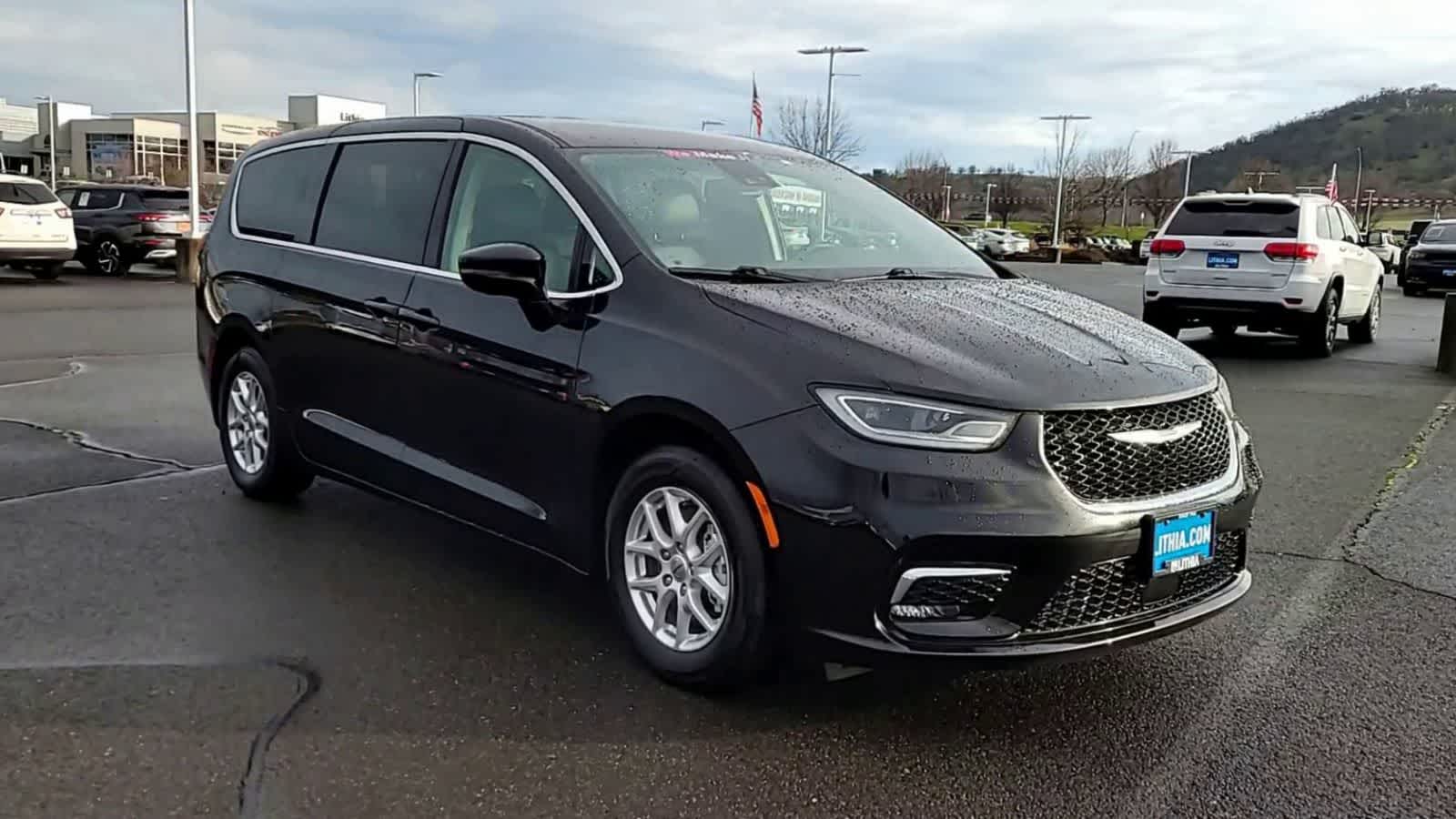 Thumbnail: 2024 Chrysler Pacifica - 2