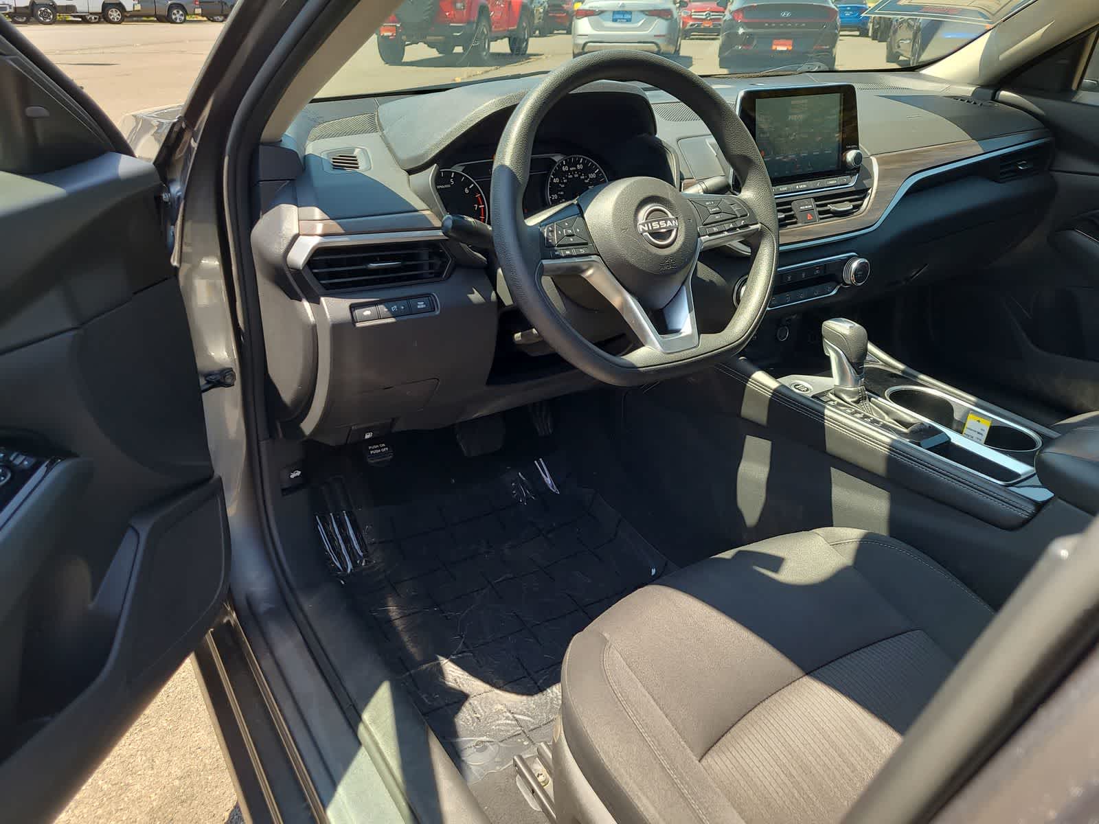 2023 Nissan Altima SV 10