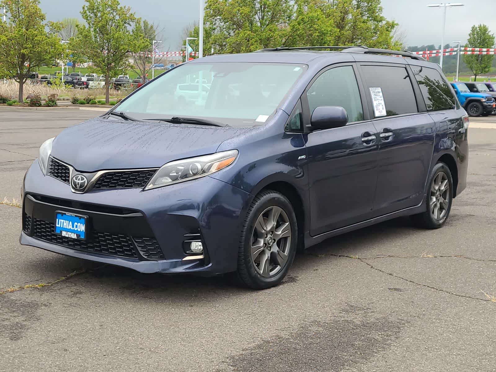 2019 Toyota Sienna SE V6 7-Passenger AWD's photo