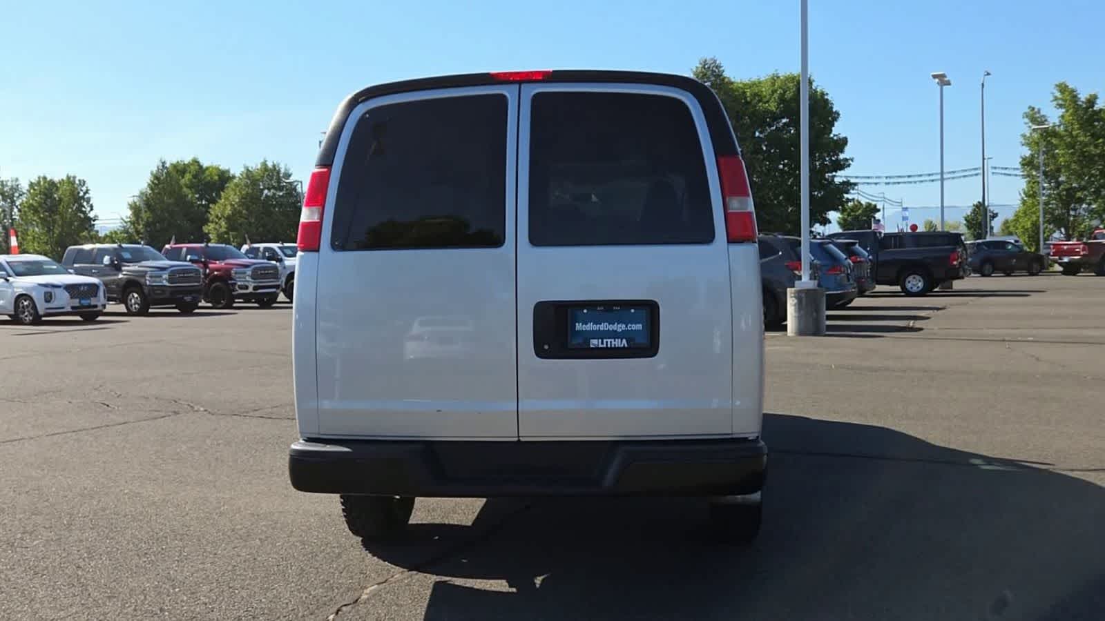 2017 Chevrolet Express Passenger LS - Photo 7