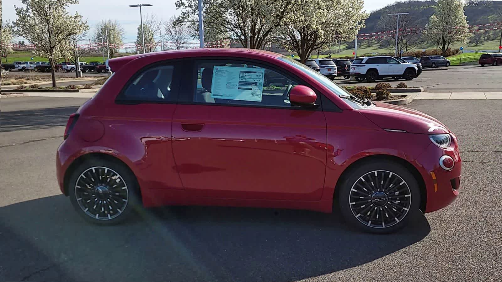 Thumbnail: 2024 Fiat 500e - 9