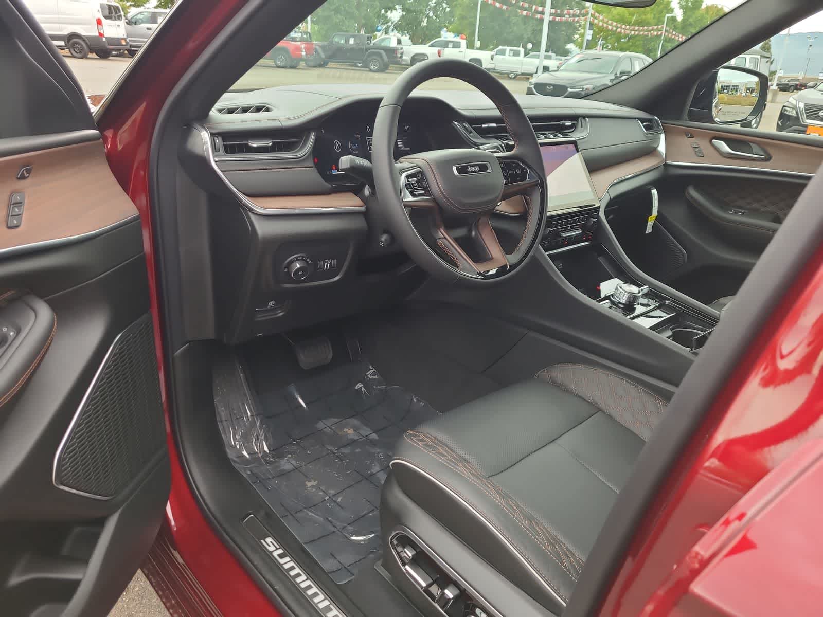 Thumbnail: 2025 Jeep Grand Cherokee - 10