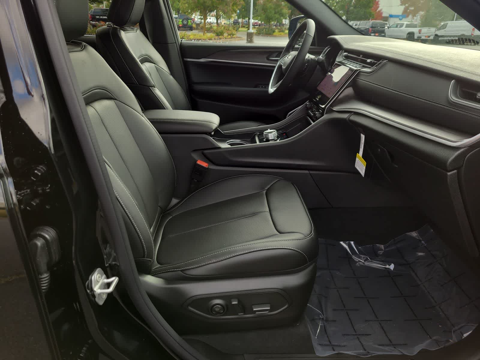 Thumbnail: 2025 Jeep Grand Cherokee - 22