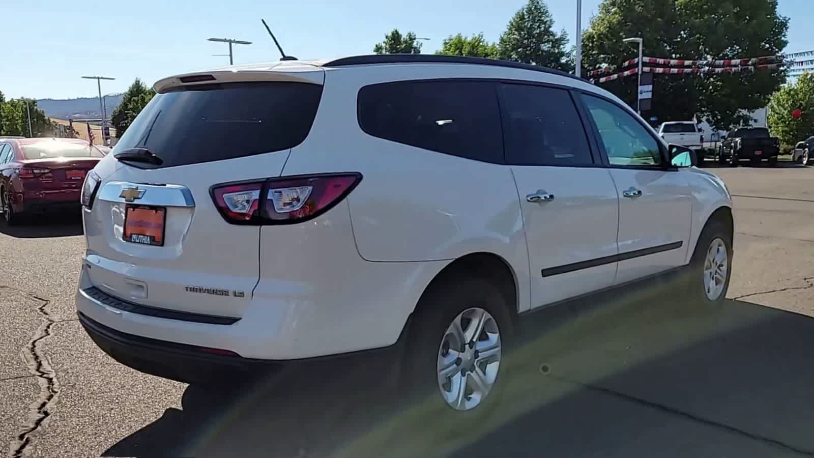 Thumbnail: 2015 Chevrolet Traverse - 8