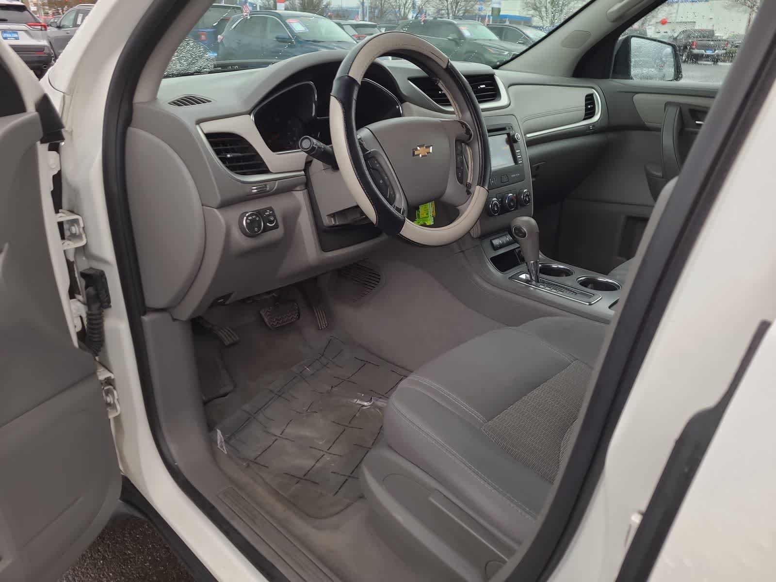 Thumbnail: 2013 Chevrolet Traverse - 10