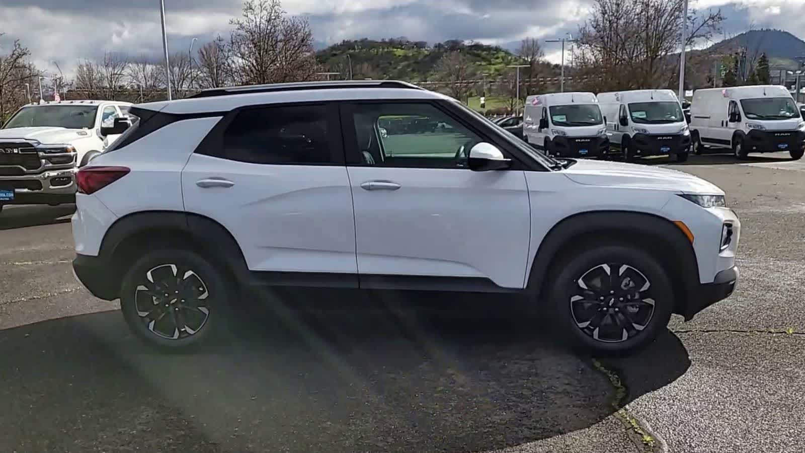 Thumbnail: 2022 Chevrolet TrailBlazer - 9