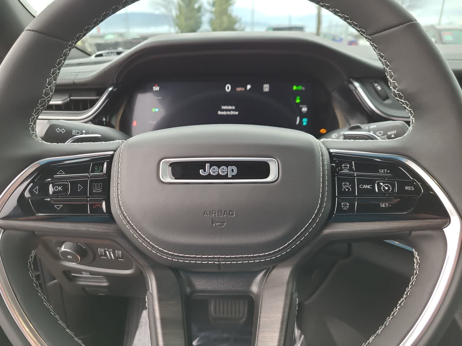 Thumbnail: 2024 Jeep Grand Cherokee - 23
