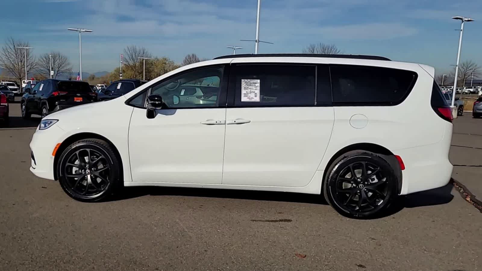 Thumbnail: 2026 Chrysler Pacifica - 5