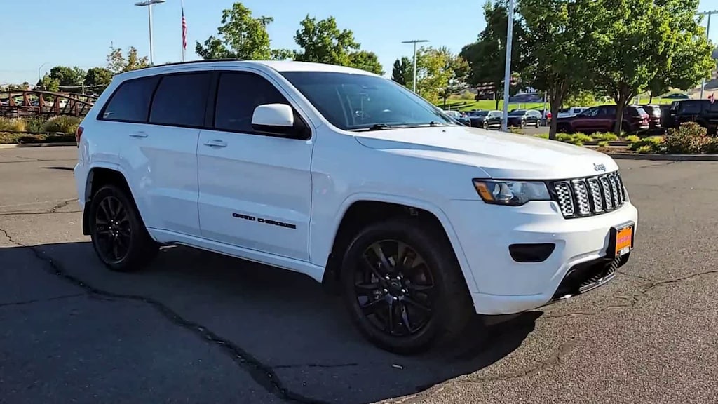 Used 2021 Jeep Grand Cherokee Laredo SUV