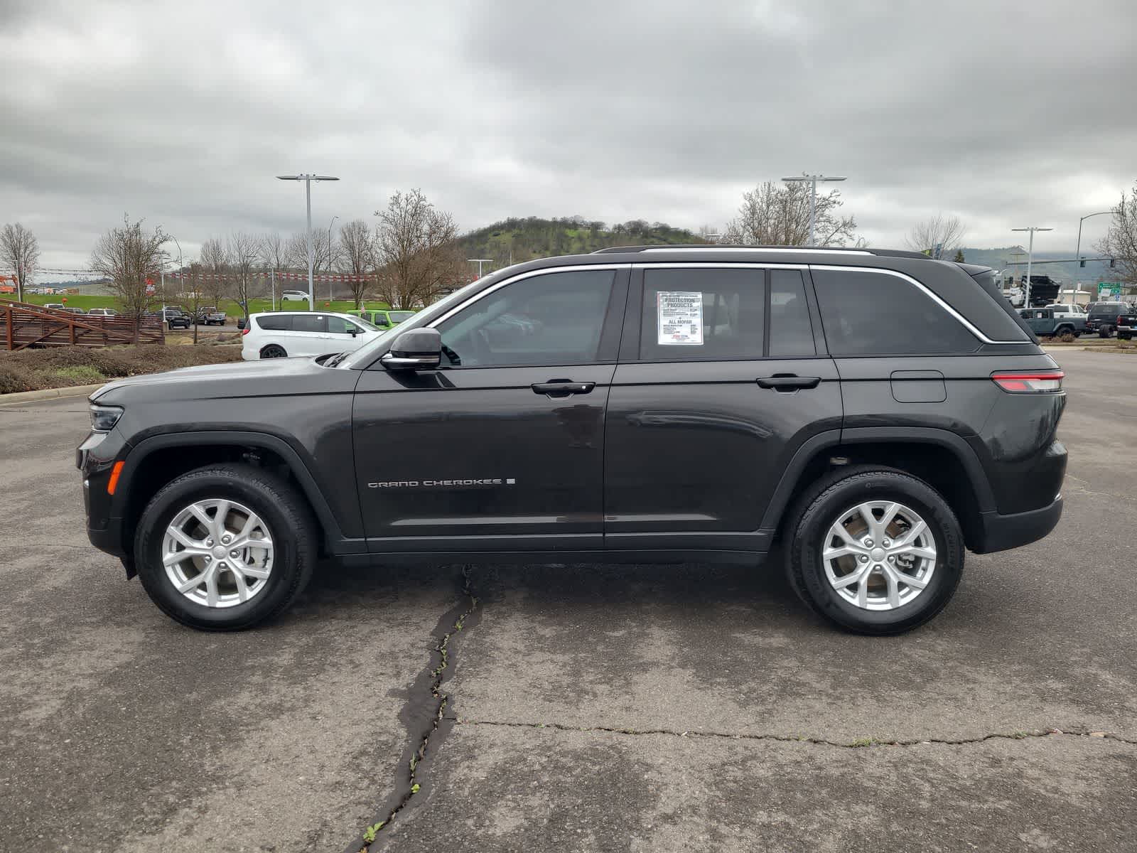 Thumbnail: 2024 Jeep Grand Cherokee - 11