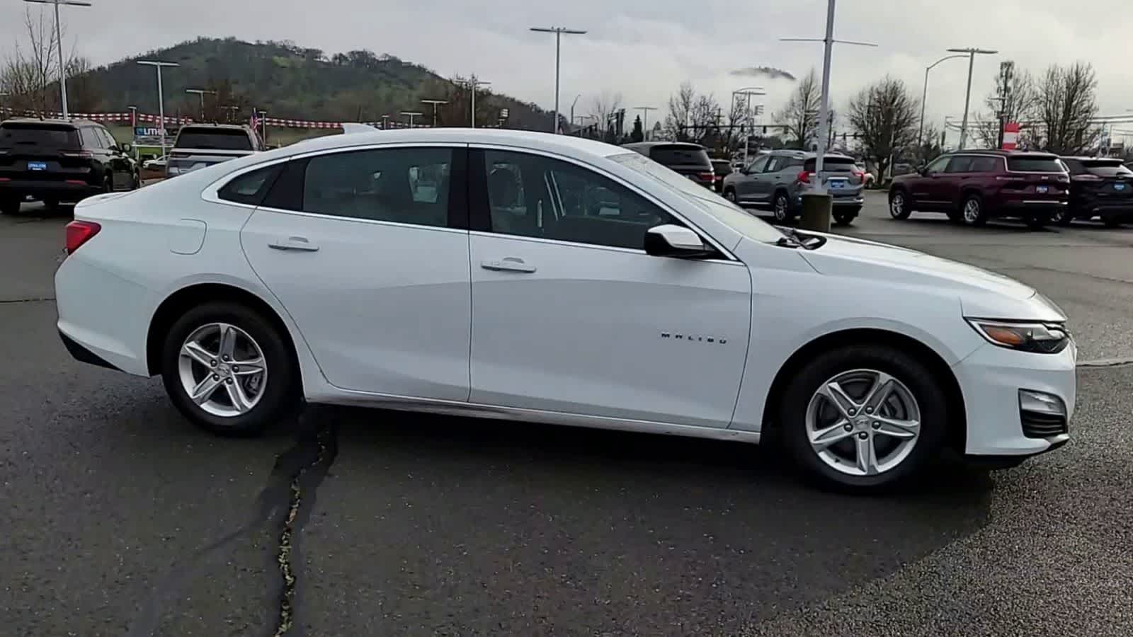 Thumbnail: 2023 Chevrolet Malibu - 9