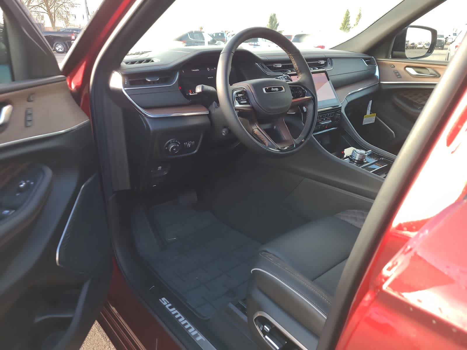 Thumbnail: 2025 Jeep Grand Cherokee - 10