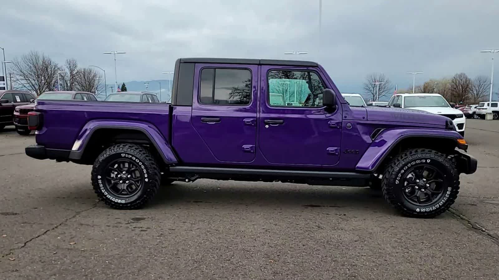 Thumbnail: 2026 Jeep Gladiator - 9