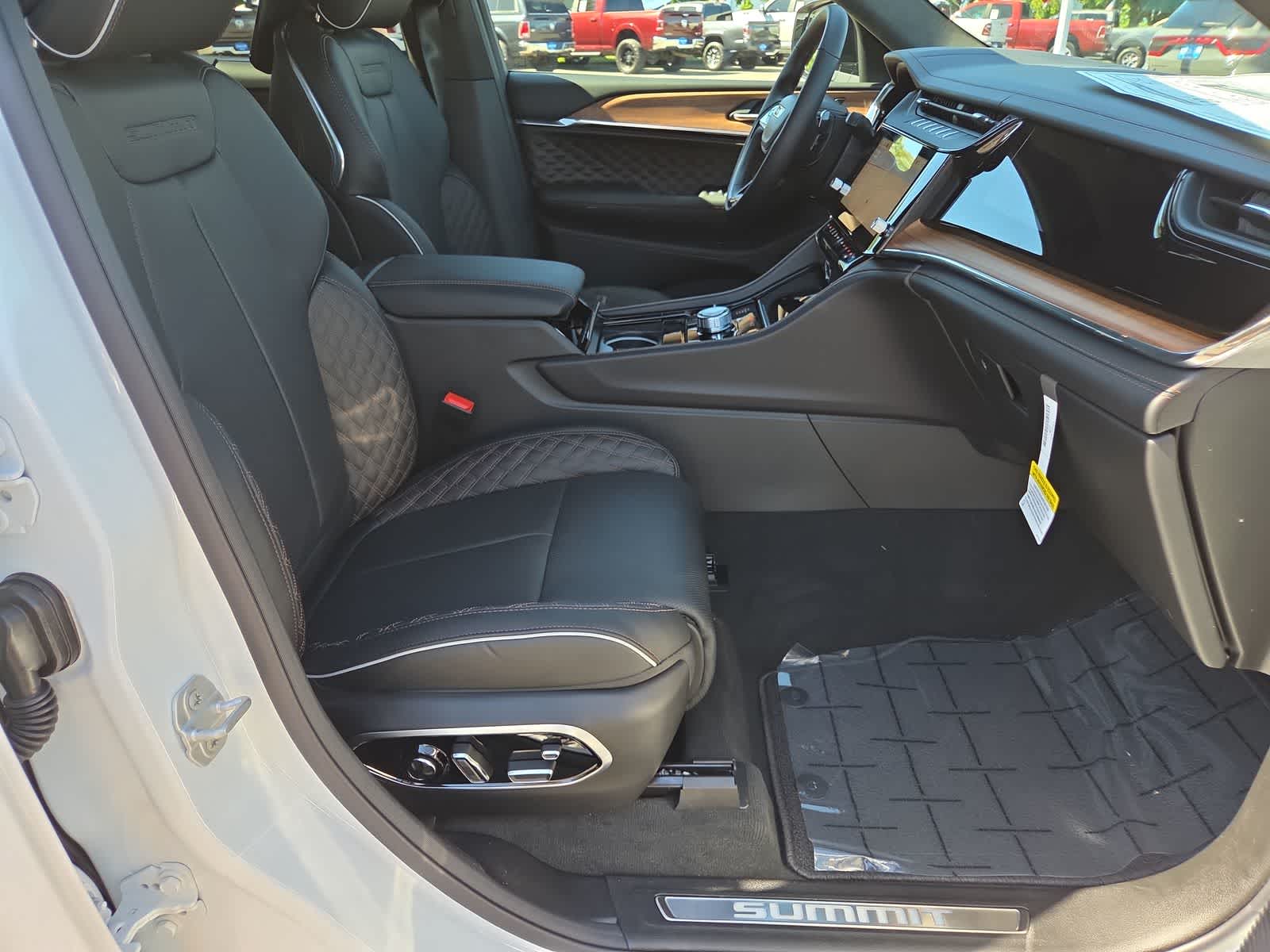 Thumbnail: 2026 Jeep Grand Cherokee - 22