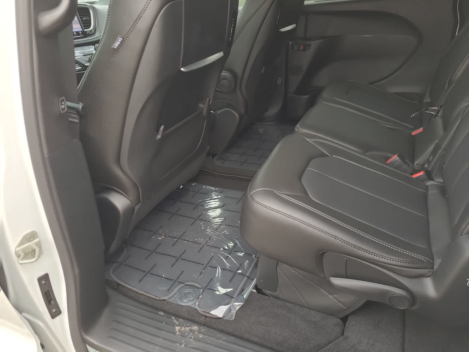 Thumbnail: 2026 Chrysler Pacifica - 20