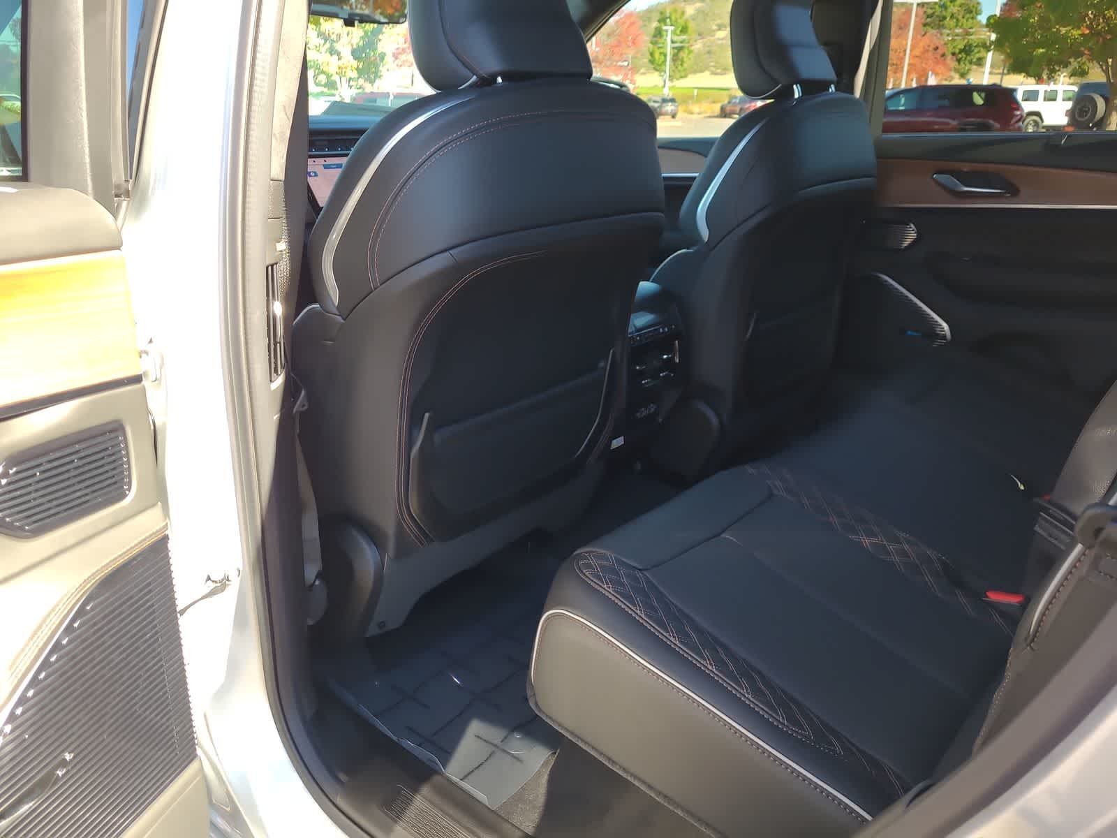 Thumbnail: 2025 Jeep Grand Cherokee - 20