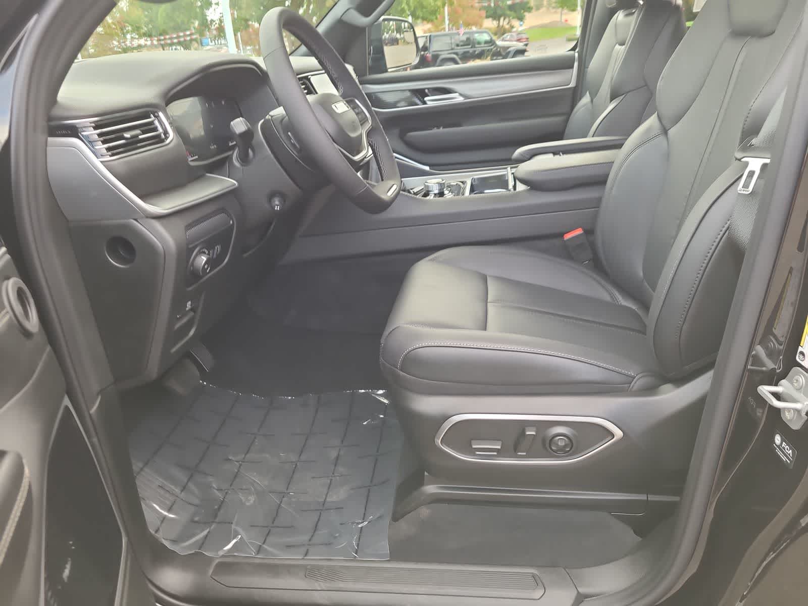 Thumbnail: 2025 Jeep Wagoneer - 19