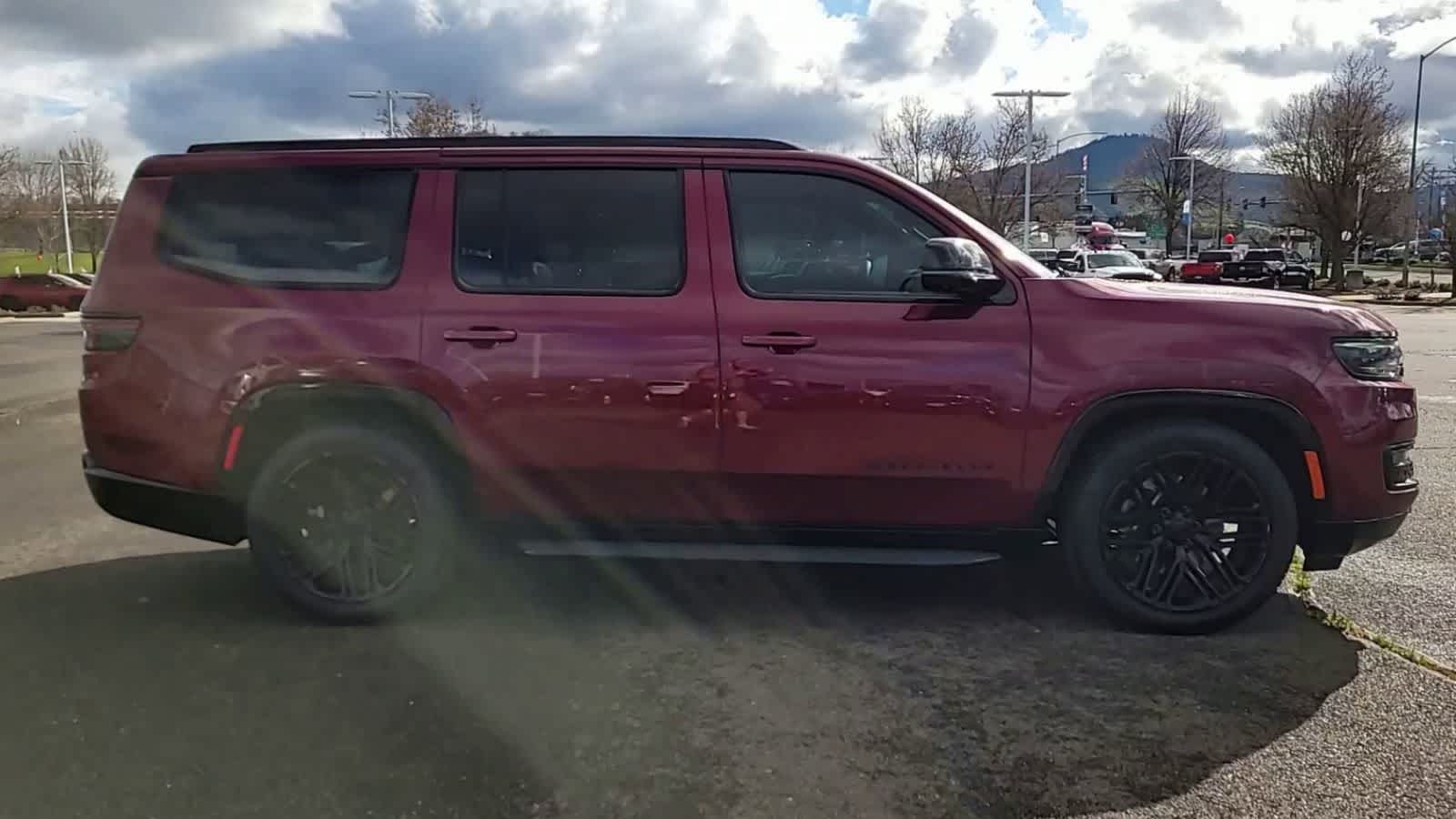 Thumbnail: 2024 Jeep Wagoneer - 9