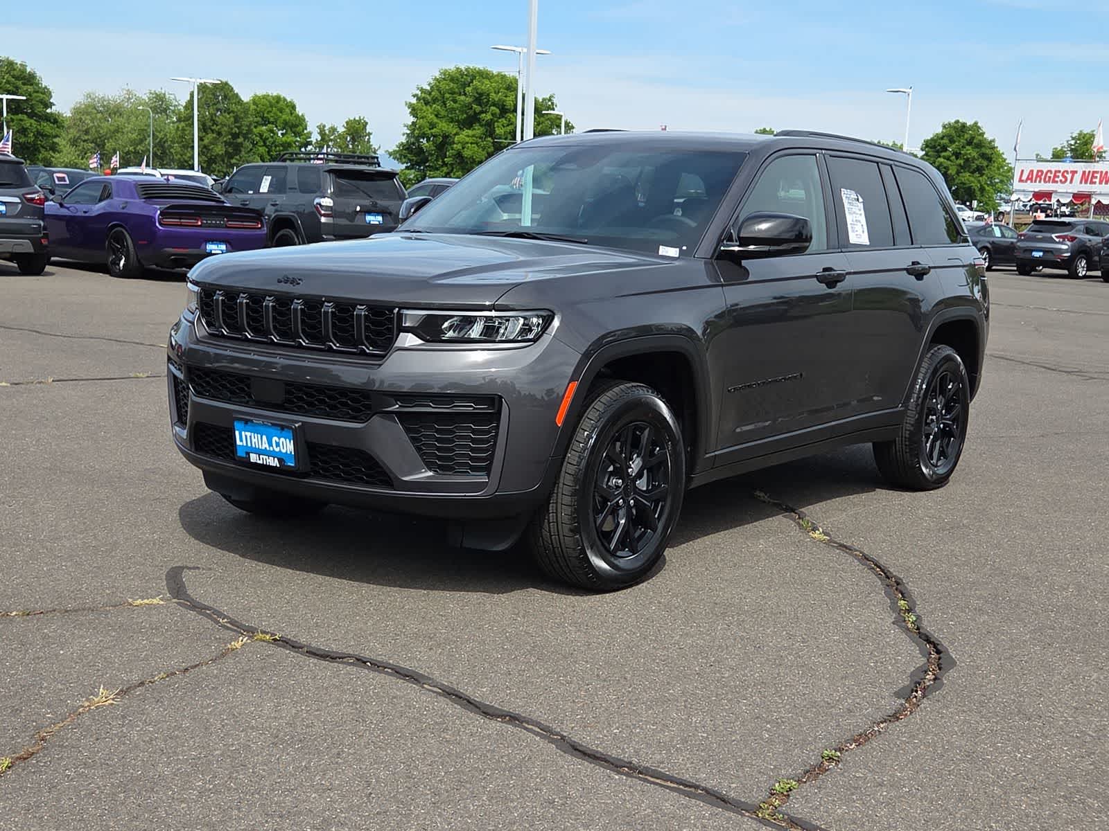 2026 Jeep Grand Cherokee Laredo Altitude 4x4's photo