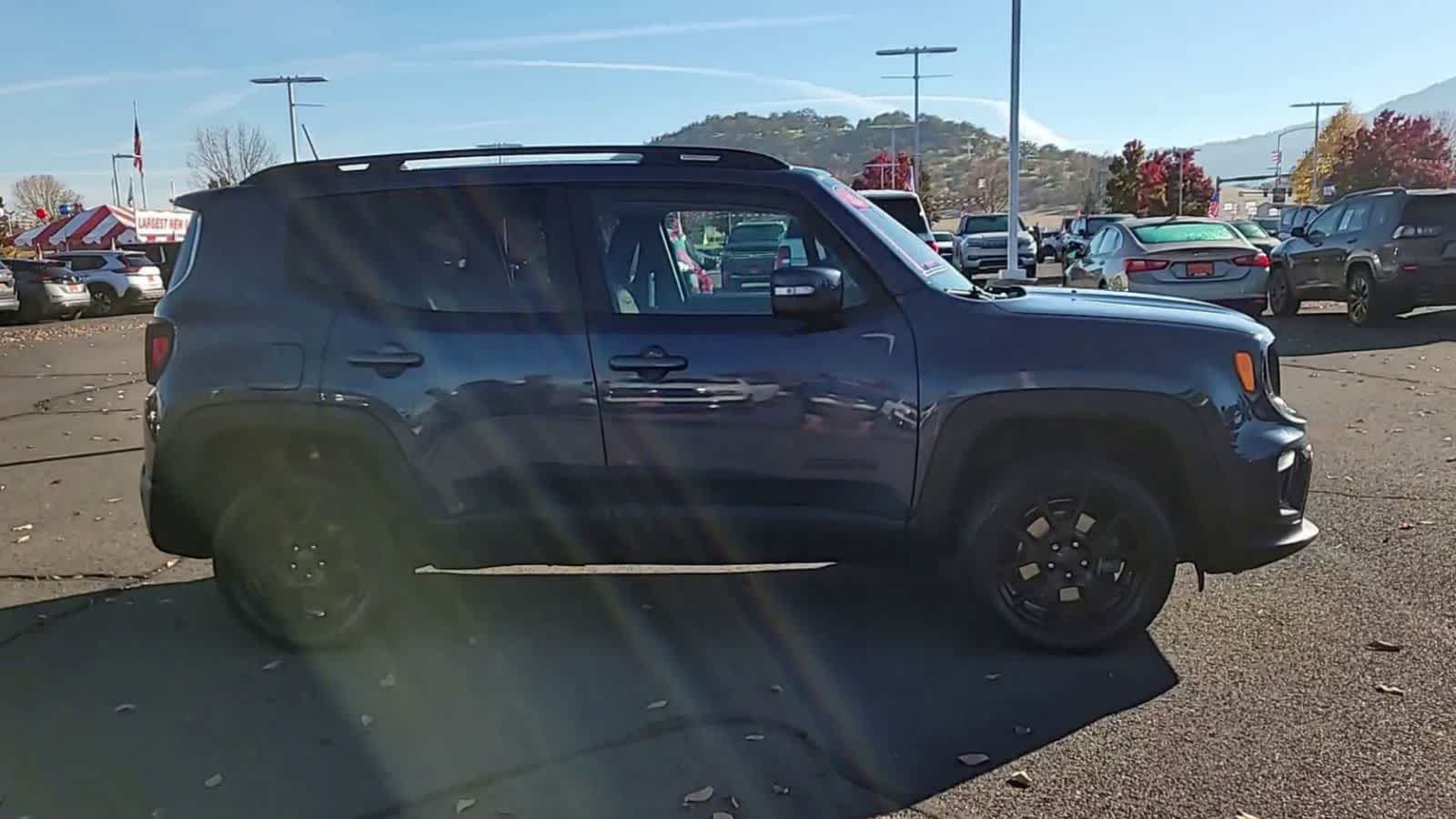 Thumbnail: 2020 Jeep Renegade - 9