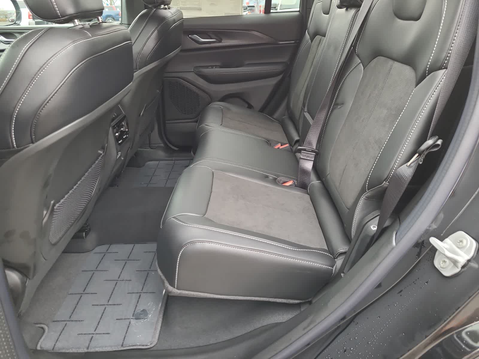 Thumbnail: 2025 Jeep Grand Cherokee - 21