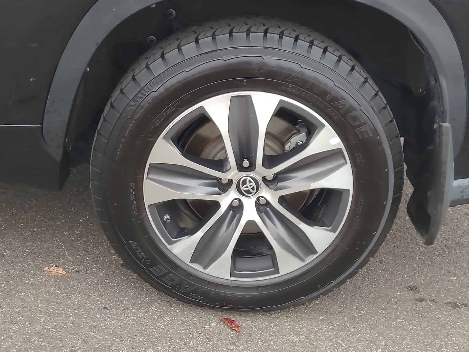 Thumbnail: 2023 Toyota Highlander - 16