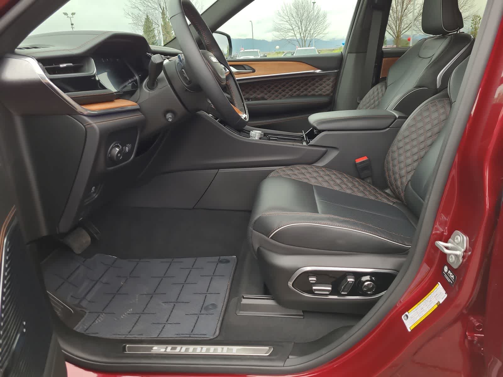 Thumbnail: 2025 Jeep Grand Cherokee - 19