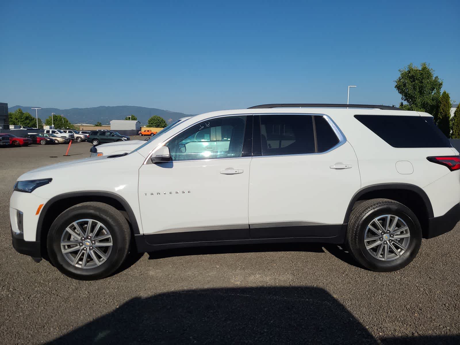 Thumbnail: 2023 Chevrolet Traverse - 2