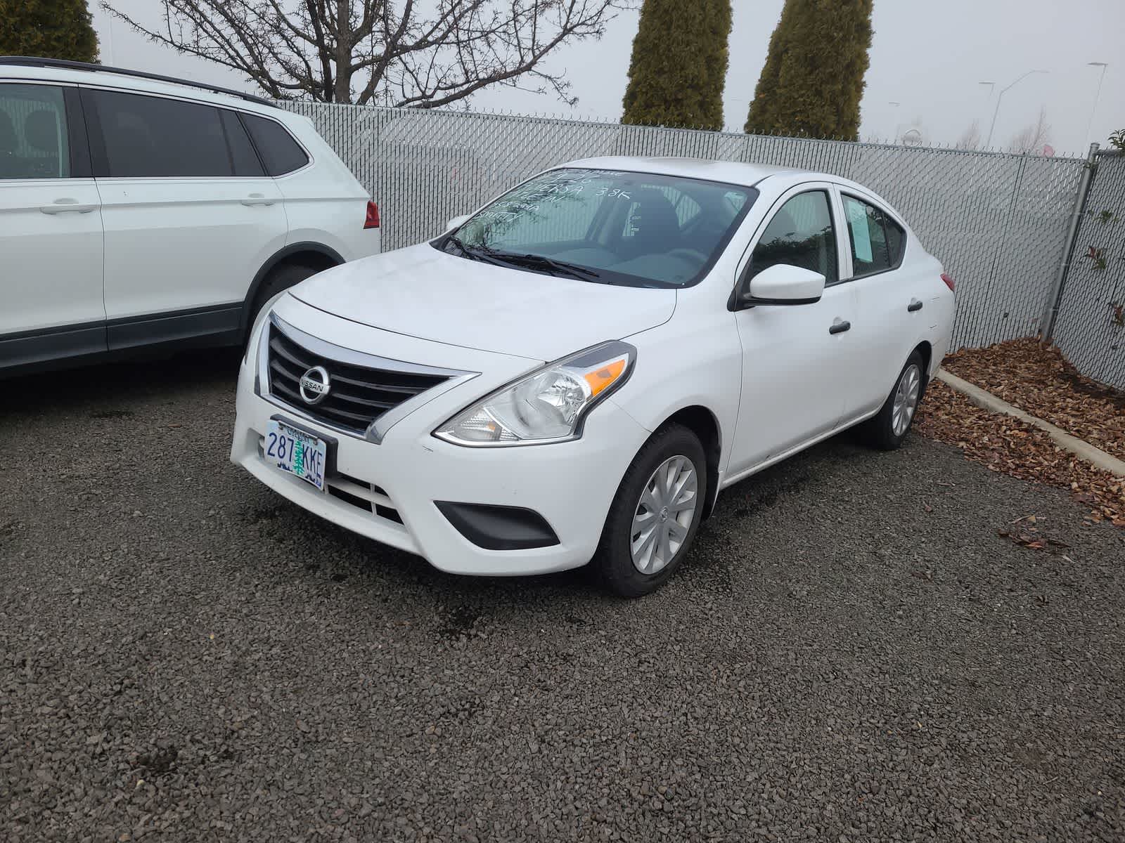 2017 Nissan Versa S's photo