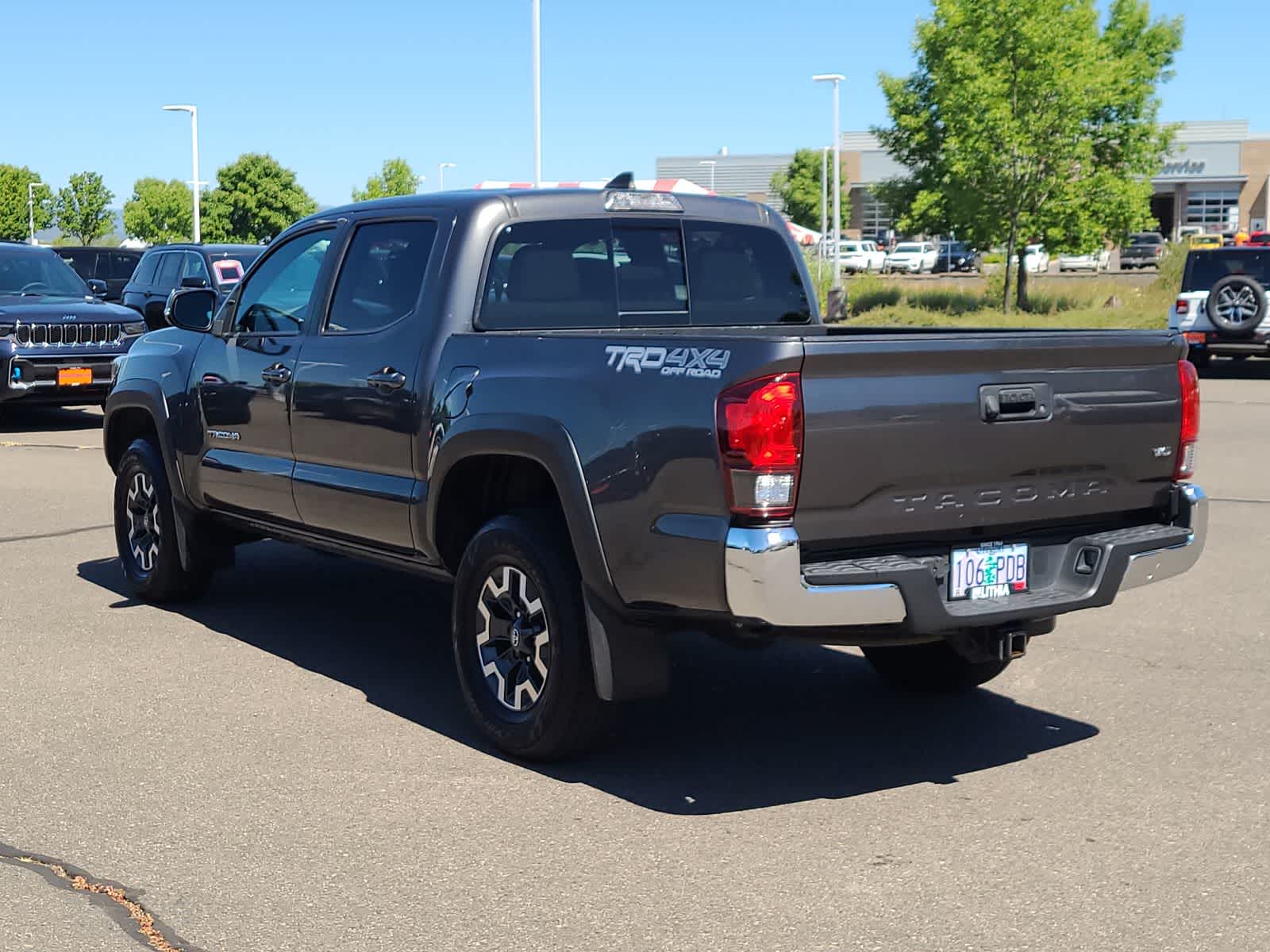 Thumbnail: 2018 Toyota Tacoma - 12