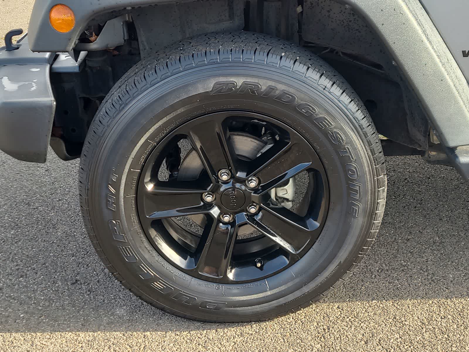 Thumbnail: 2015 Jeep Wrangler - 16