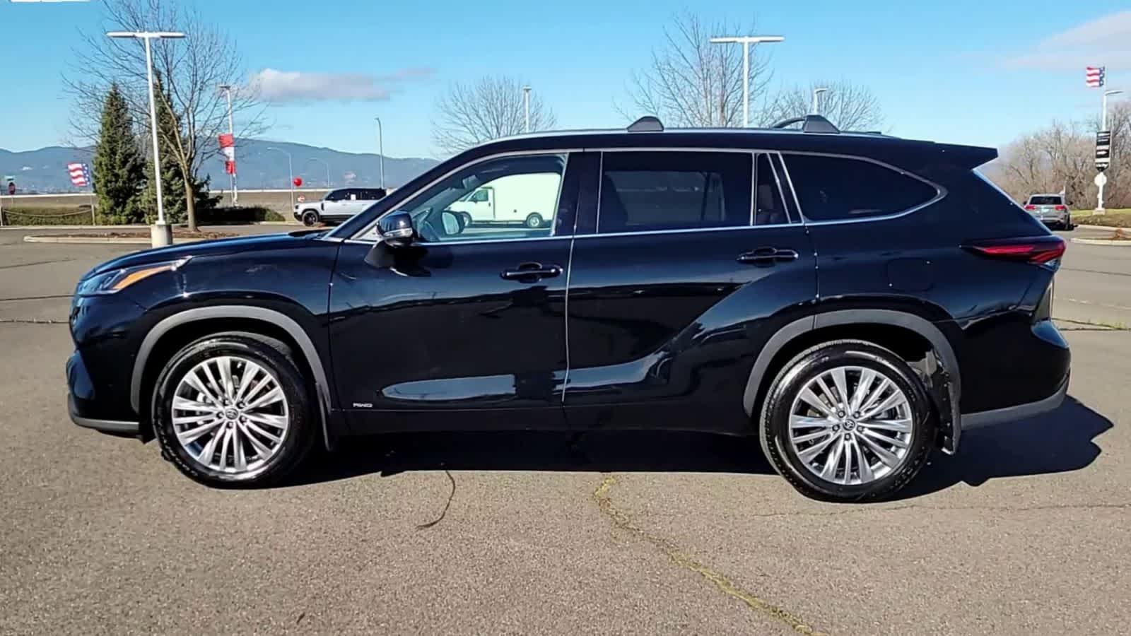 Thumbnail: 2024 Toyota Highlander - 5