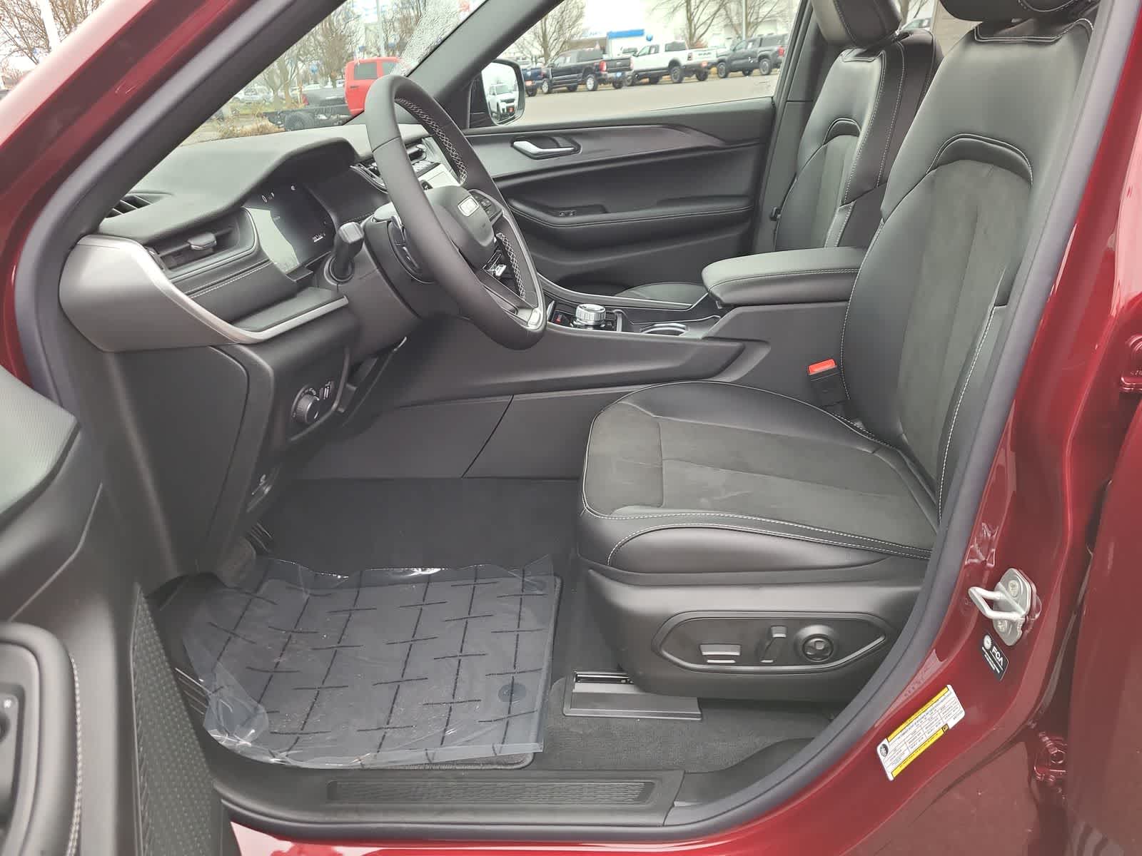 Thumbnail: 2025 Jeep Grand Cherokee - 19