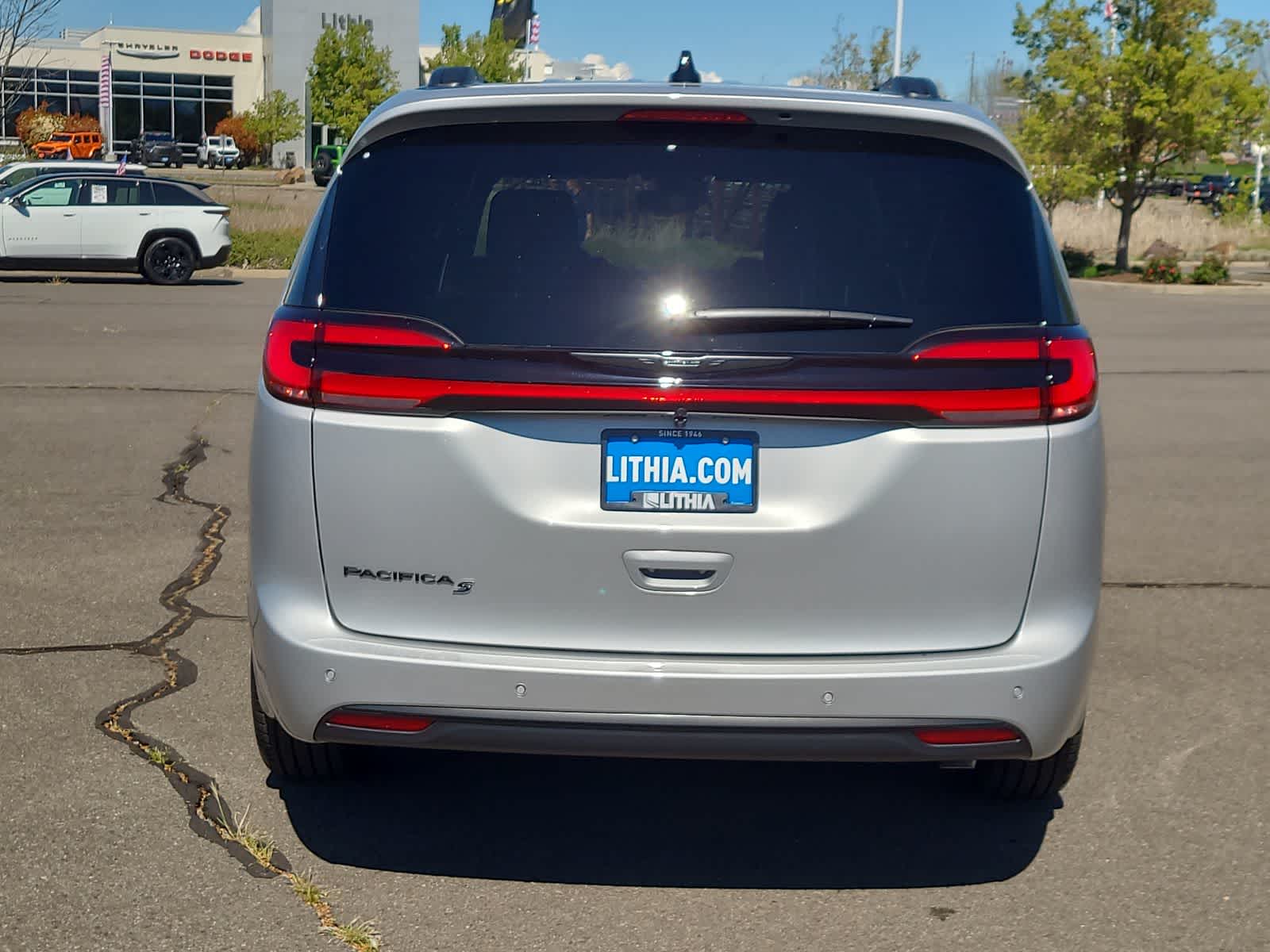 Thumbnail: 2026 Chrysler Pacifica - 13