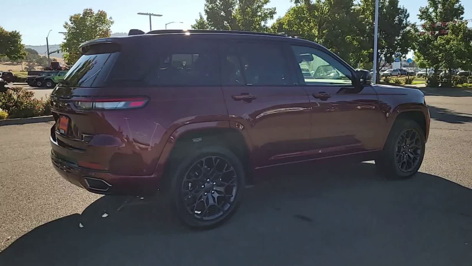 Thumbnail: 2025 Jeep Grand Cherokee - 8