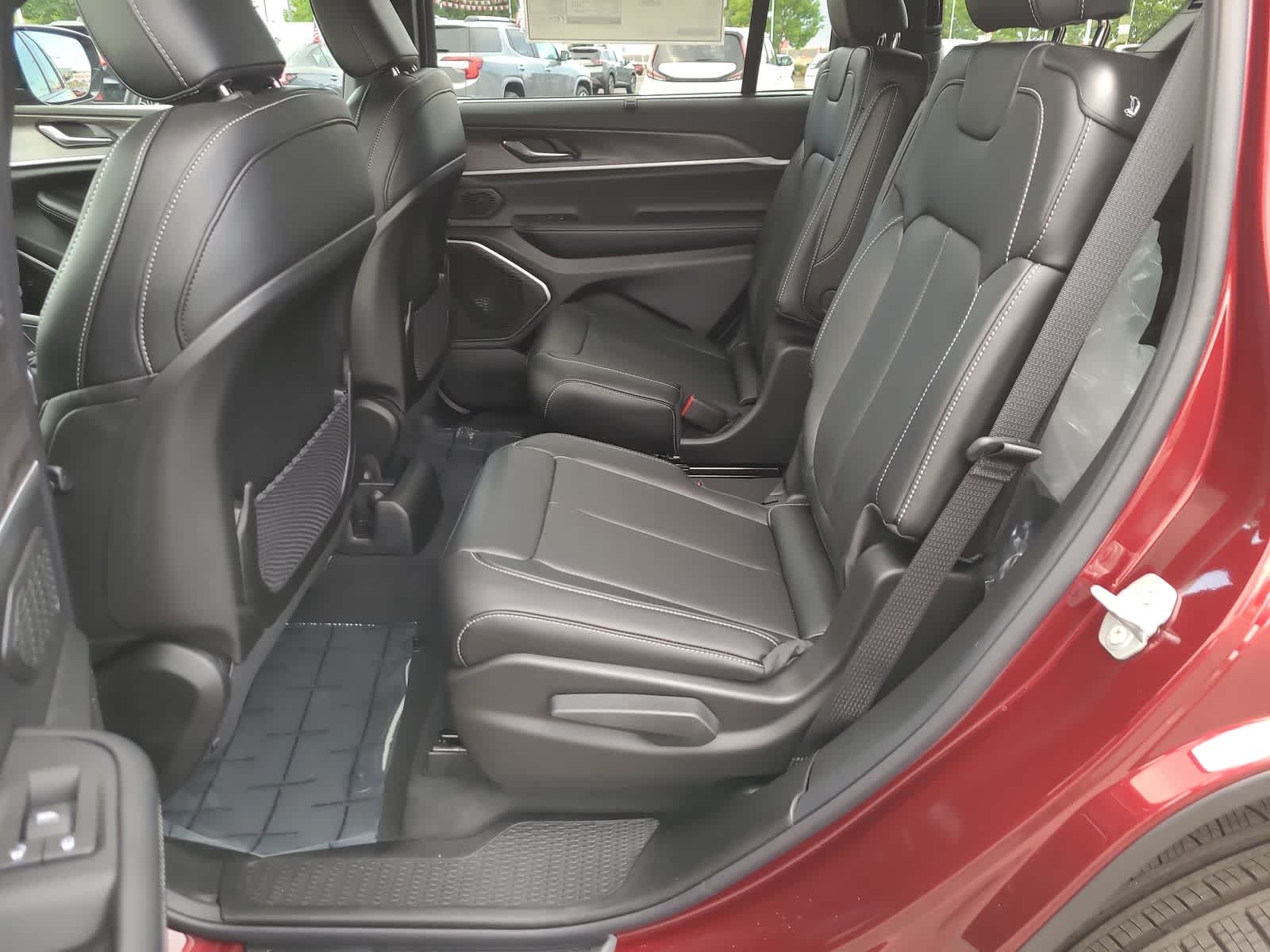 Thumbnail: 2025 Jeep Grand Cherokee - 21