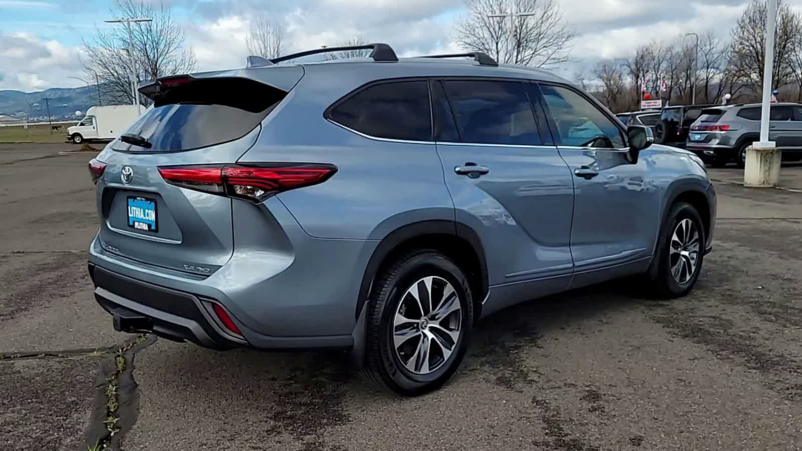 Thumbnail: 2022 Toyota Highlander - 8