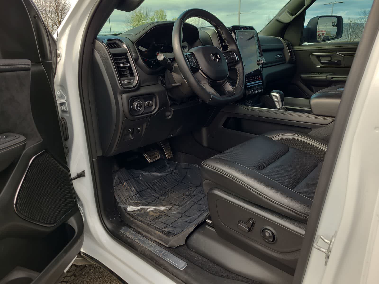 Thumbnail: 2025 RAM 1500 - 10