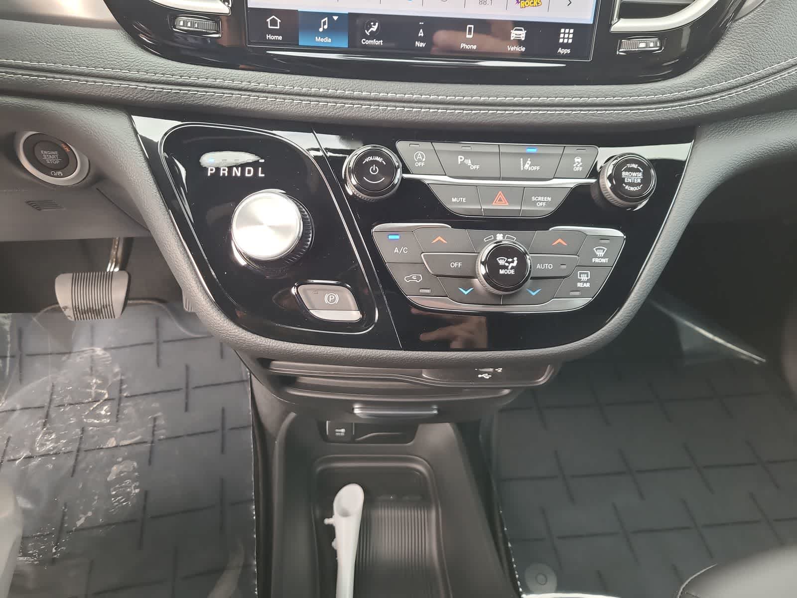 Thumbnail: 2026 Chrysler Pacifica - 25