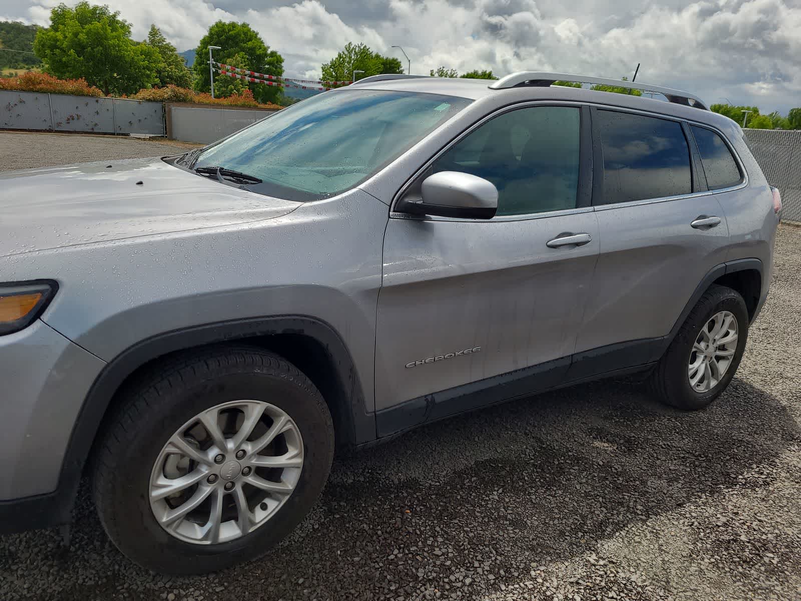 2019 Jeep Cherokee Latitude photo 2